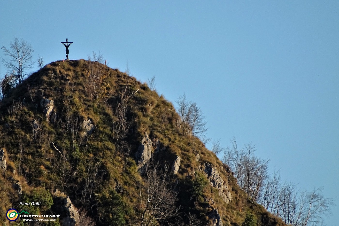 04 Croce del Rabbioso vista ieri da Salvarizza.JPG